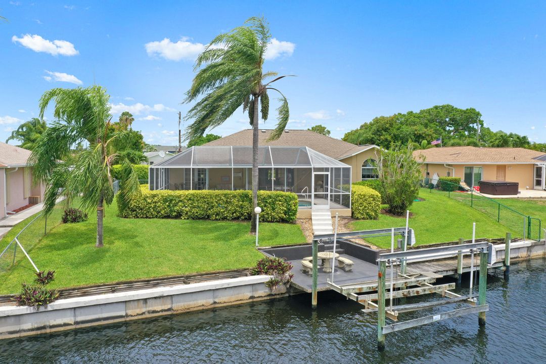 3870 SE 13th Pl, Cape Coral, FL 33904