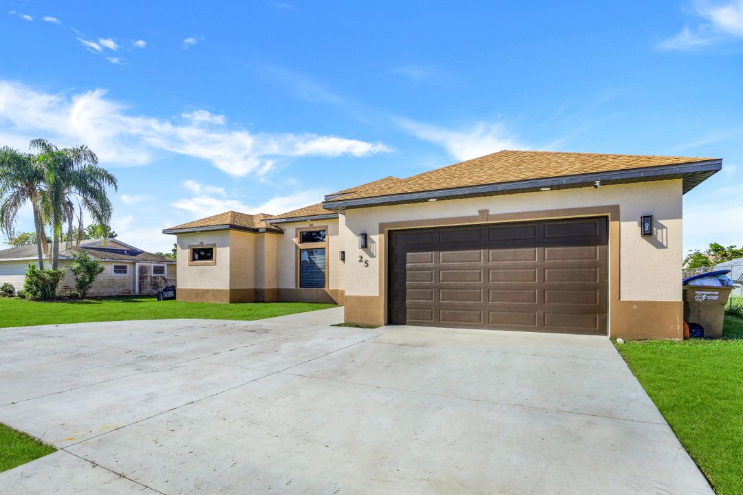 25 Crestwood Cir S, Lehigh Acres, FL 33936