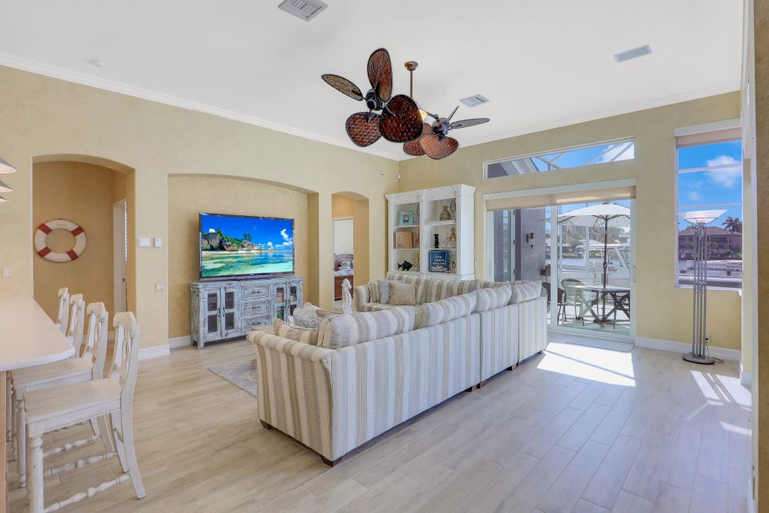 1900 Lagoon Ln, Cape Coral, FL 33914