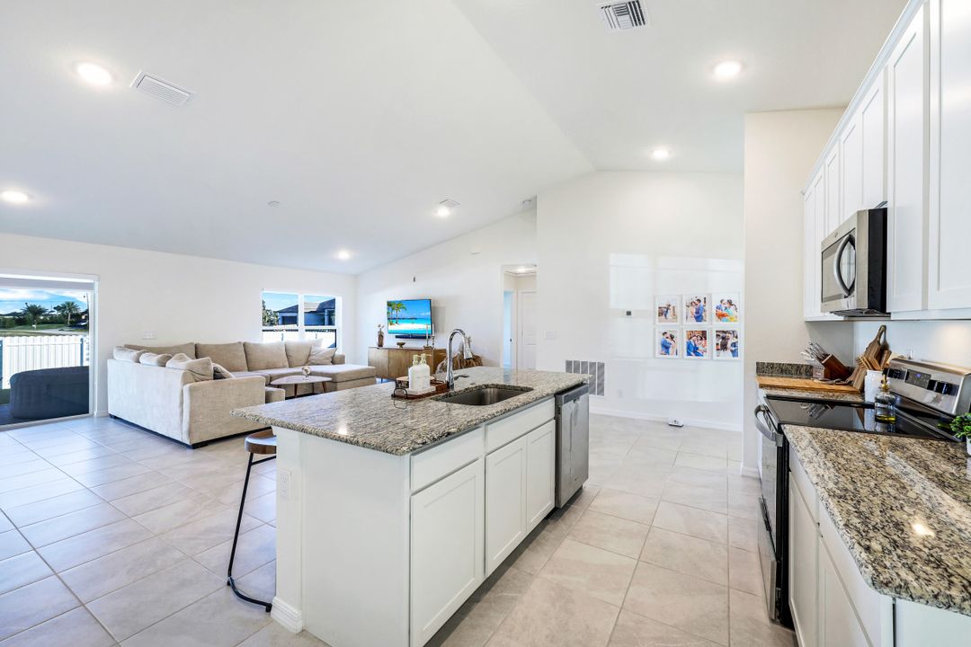 117 NW 27th Pl, Cape Coral, FL 33993