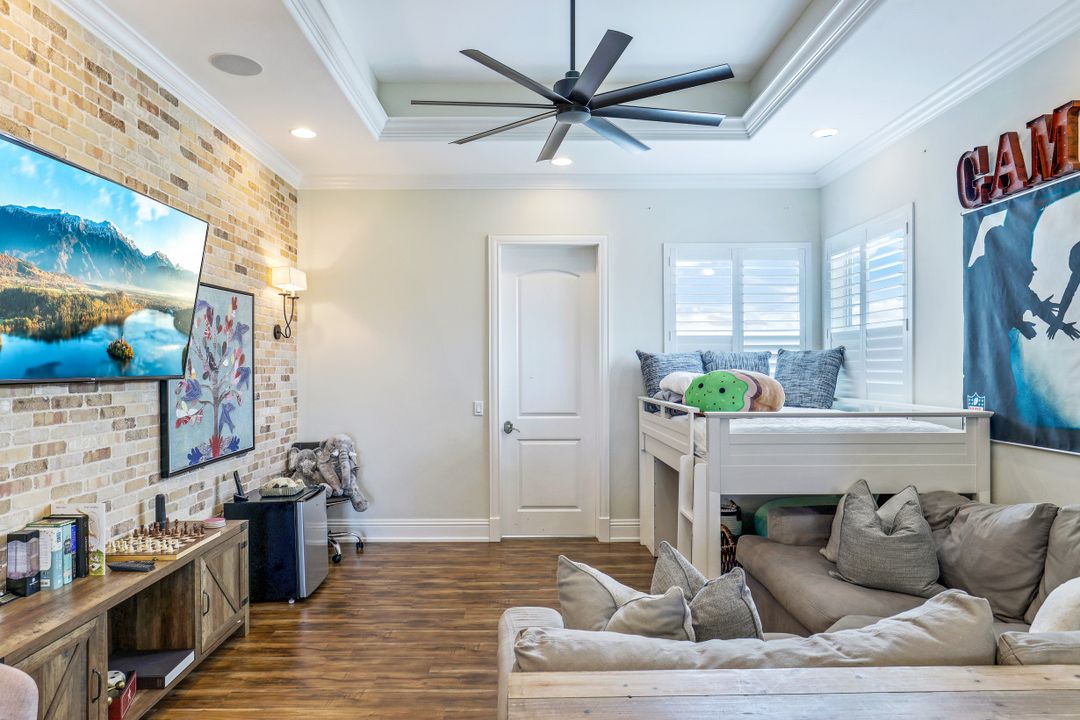 5930 Harborage Dr, Fort Myers, FL 33908