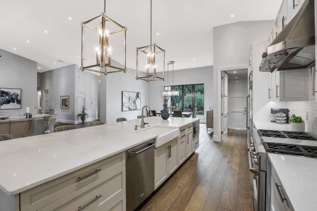 4501 Silver Fox Dr, Naples, FL 34119