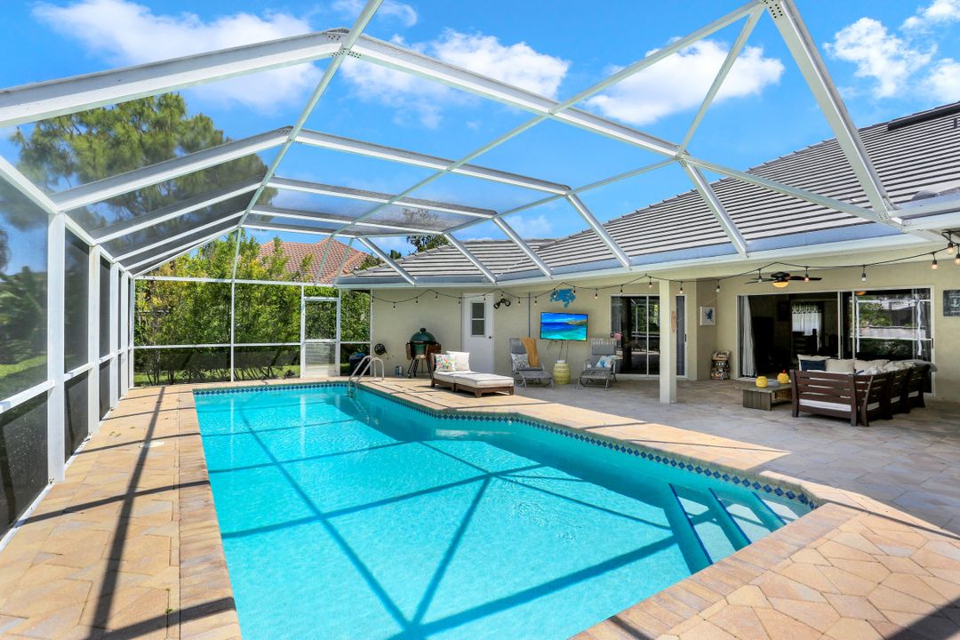 7359 Stonegate Dr, Naples, FL 34109