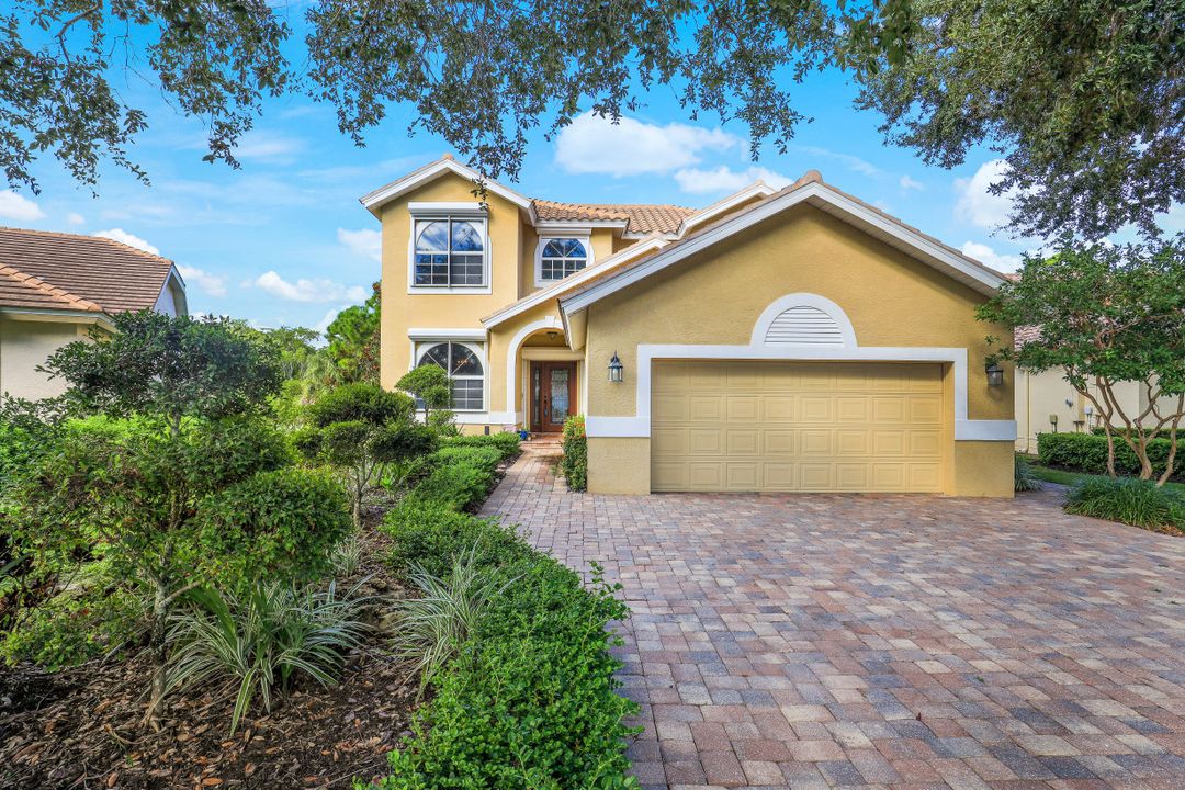 25251 Bay Cedar Dr, Bonita Springs, FL 34134