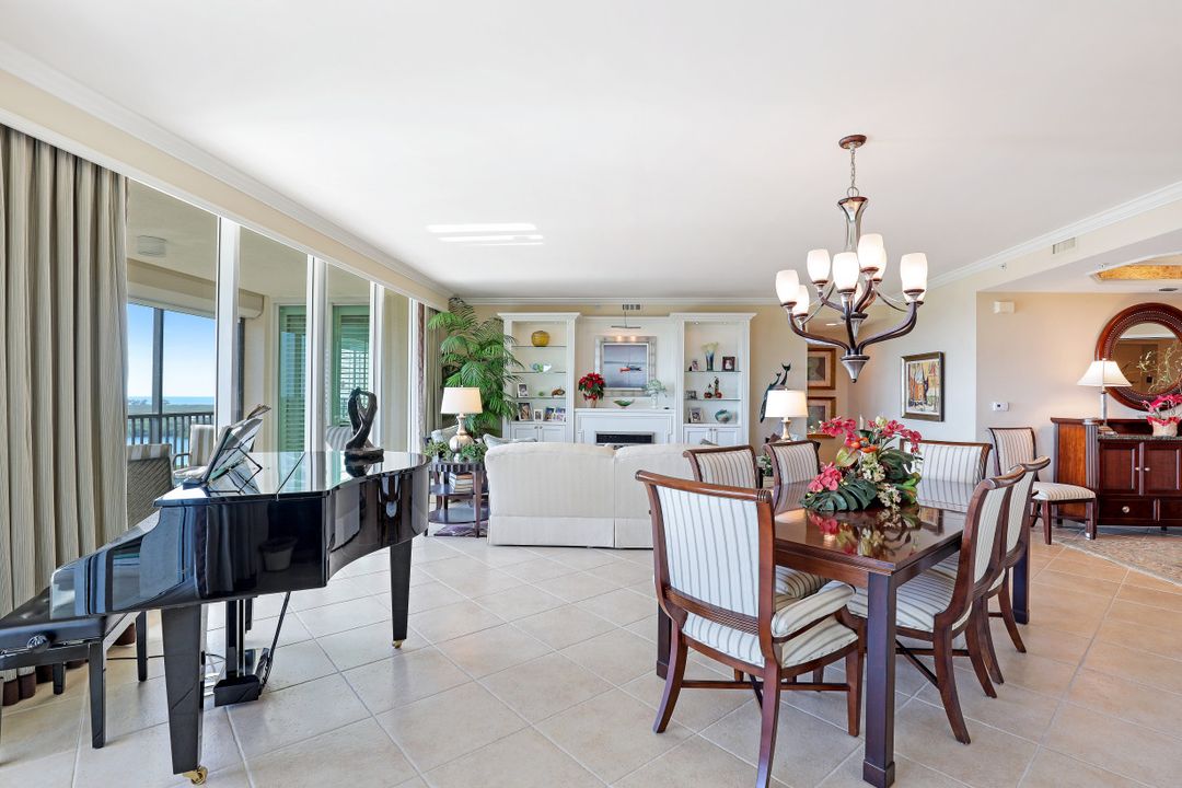 445 Cove Tower Dr #1402, Naples, FL 34110