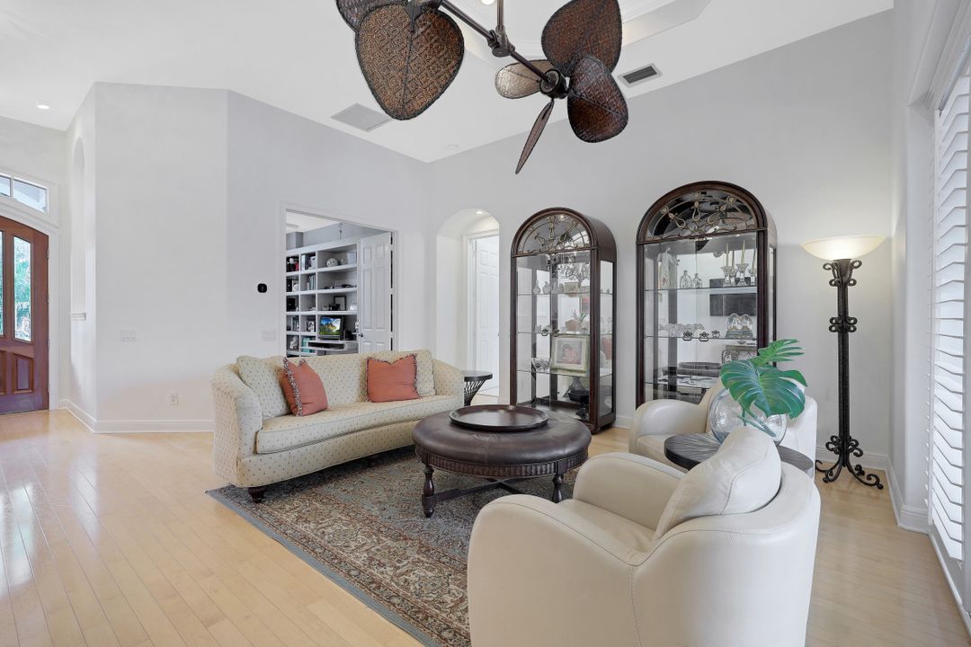 9925 Clear Lake Cir, Naples, FL 34109