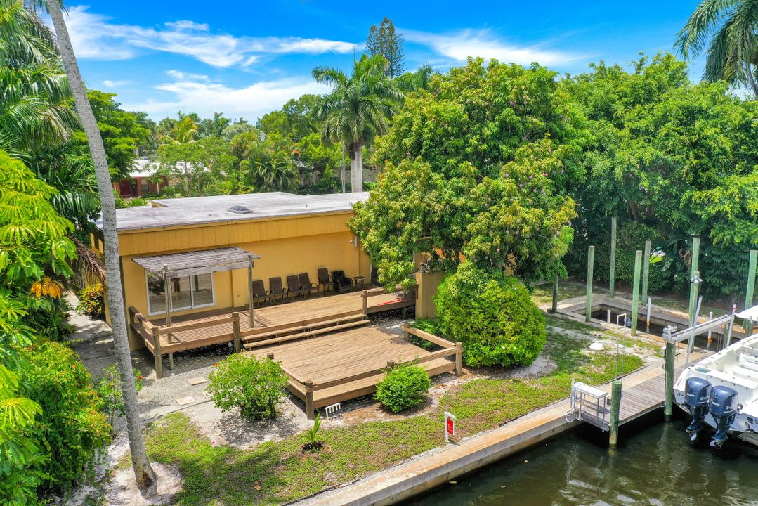 635 15th Ave S, Naples, FL 34102