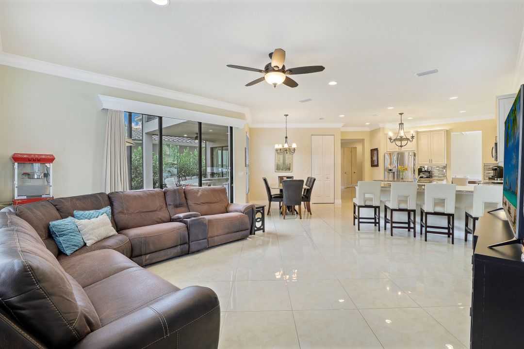 3342 Pacific Dr, Naples, FL 34119