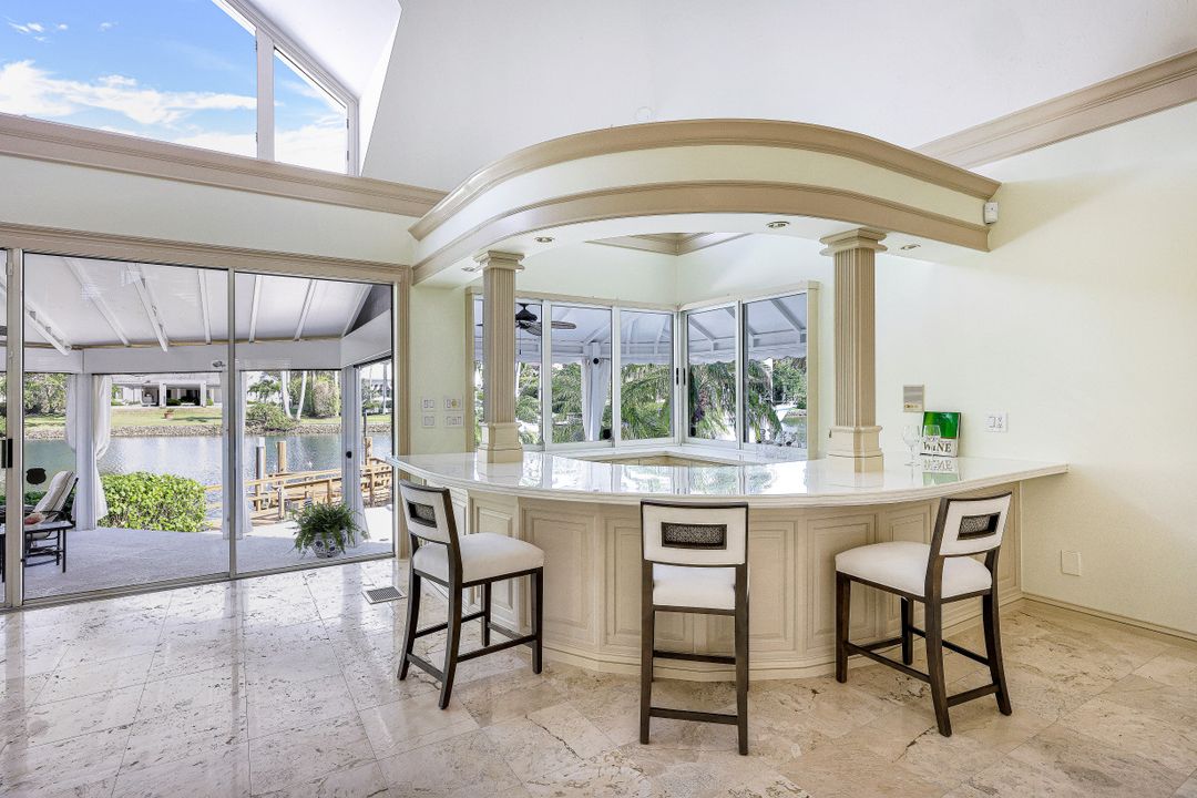 925 Spyglass Ln, Naples, FL 34102