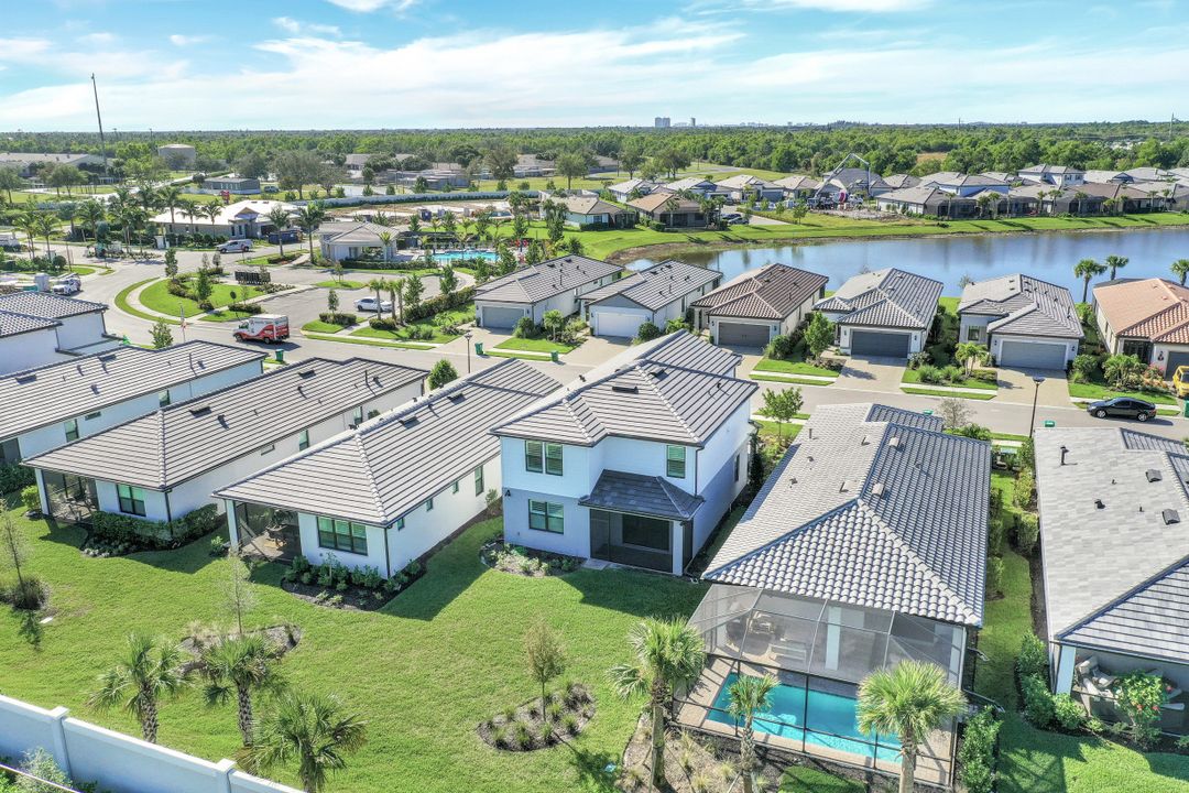 2236 Yellowfin Cir, Naples, FL 34114