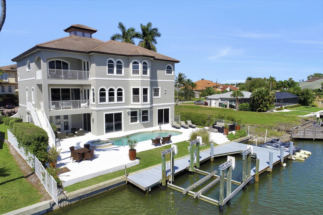 390 Seabee Ave, Naples, FL 34108