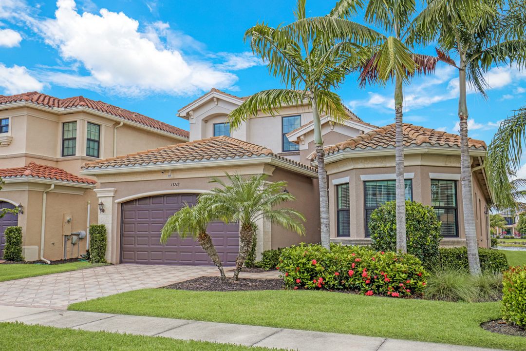 13719 Luna Dr, Naples, FL 34109