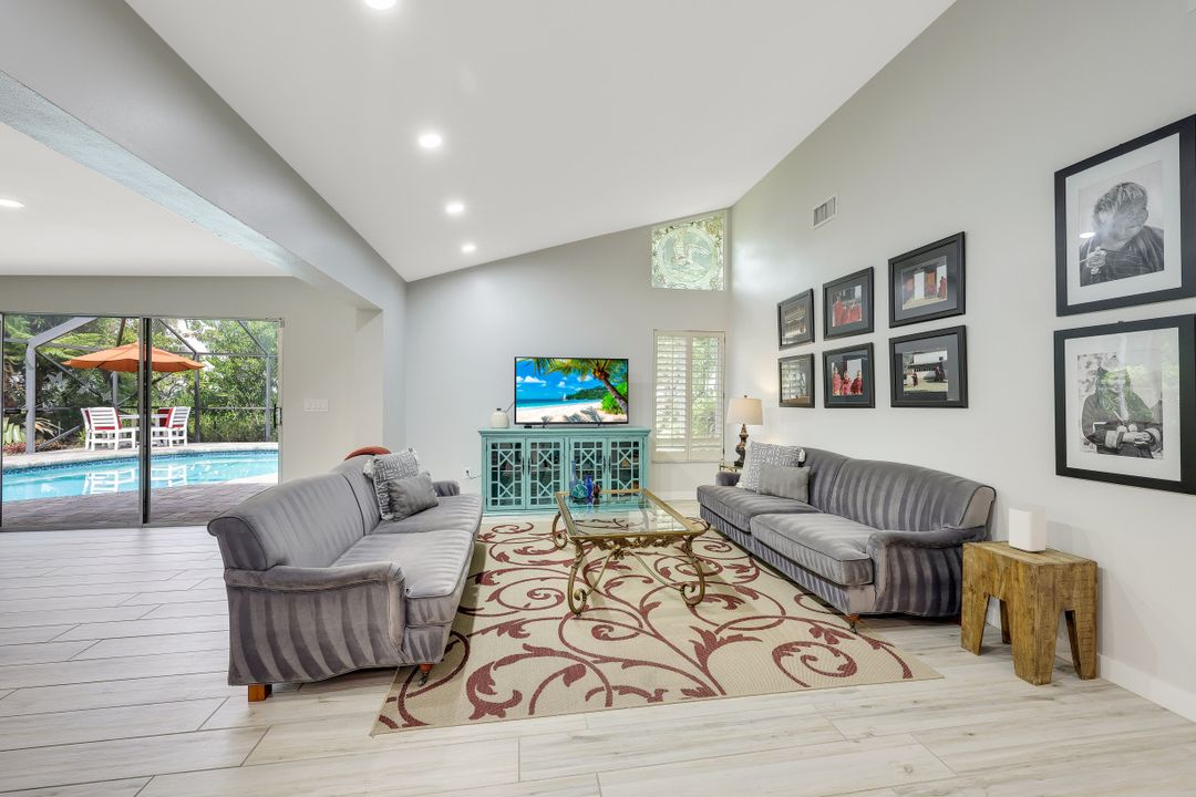 1068 Lake Shore Ct, Naples, FL 34103