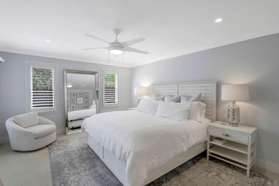 225 5th Ave S #104, Naples, FL 34102