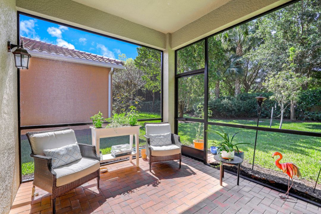 3195 Pacific Dr, Naples, FL 34119