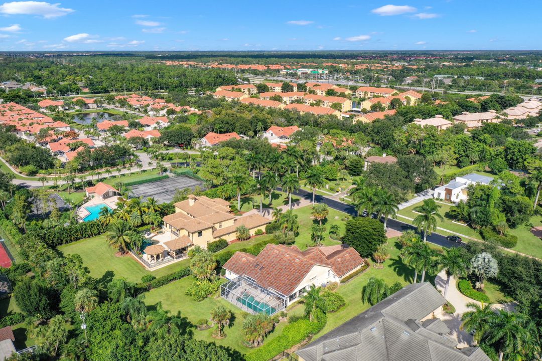 9245 The Ln, Naples, FL 34109