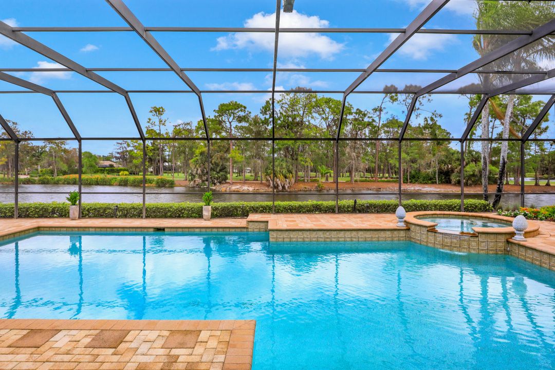 4501 Silver Fox Dr, Naples, FL 34119