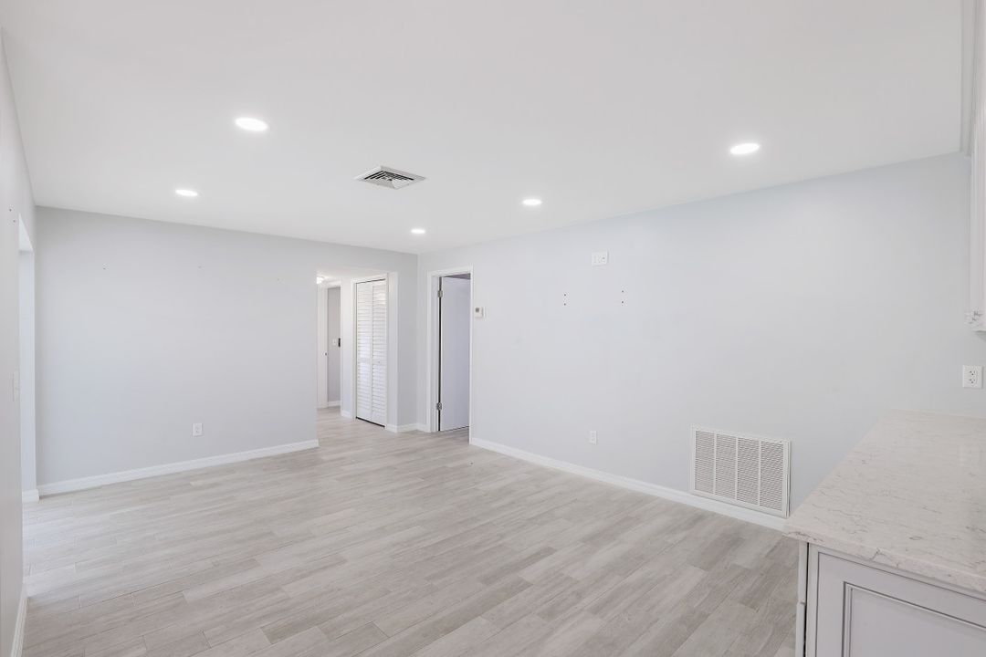 288 Grapewood Ct, Marco Island, FL 34145