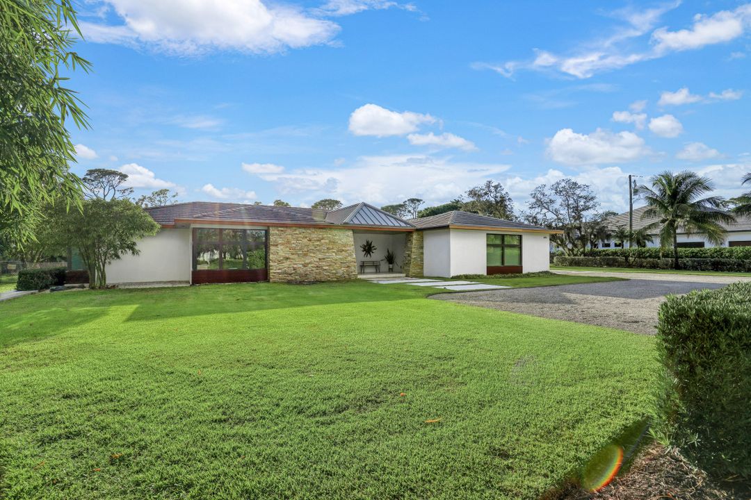 615 Carica Rd, Naples, FL 34108