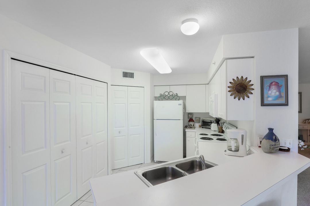 15505 Cedarwood Ln #204, Naples, FL 34110