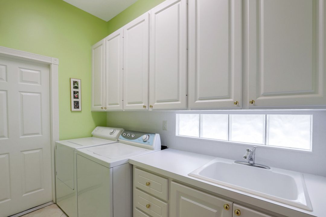 5272 Hawkesbury Way, Naples, FL 34119