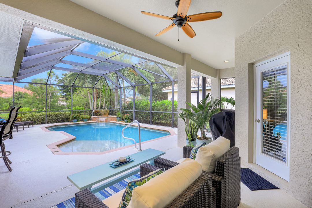 10621 Sir Michaels Pl Dr, Bonita Springs, FL 34135