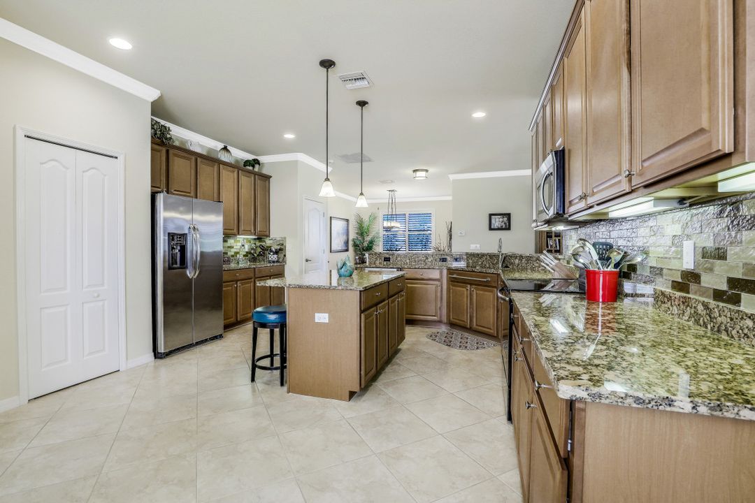 3830 Treasure Cove Cir, Naples, FL 34114