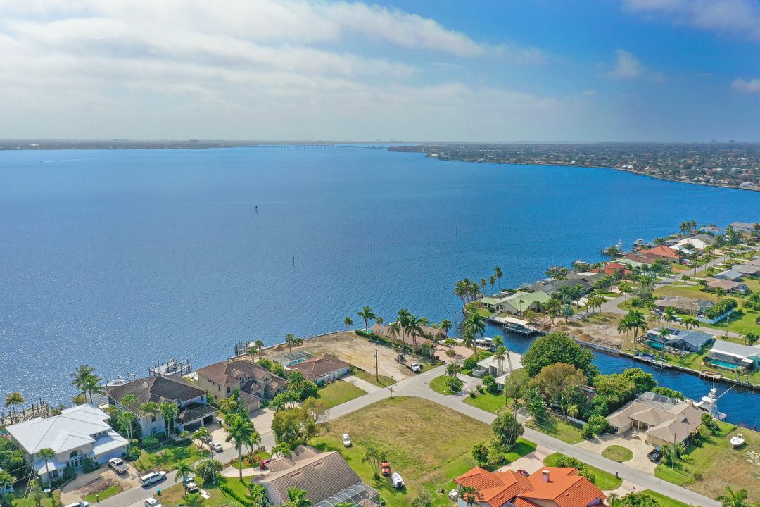 2413 SE 28th St, Cape Coral, FL 33904