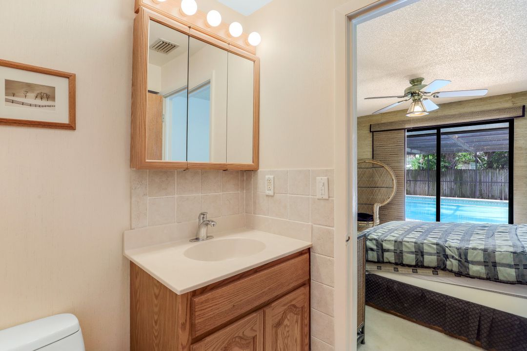 814 93rd Ave N, Naples, FL 34108