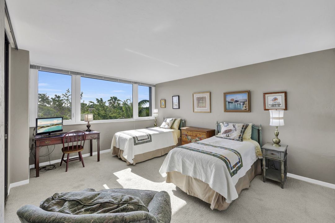 5601 Turtle Bay Dr #203, Naples, FL 34108