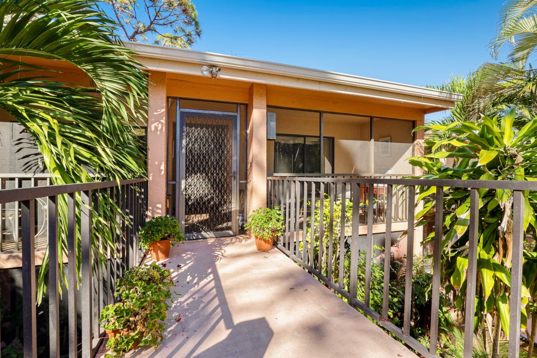 325 Bay Forest Dr #201, Naples, FL 34110