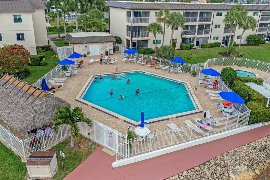 1004 Manatee Rd, Naples, FL 34114