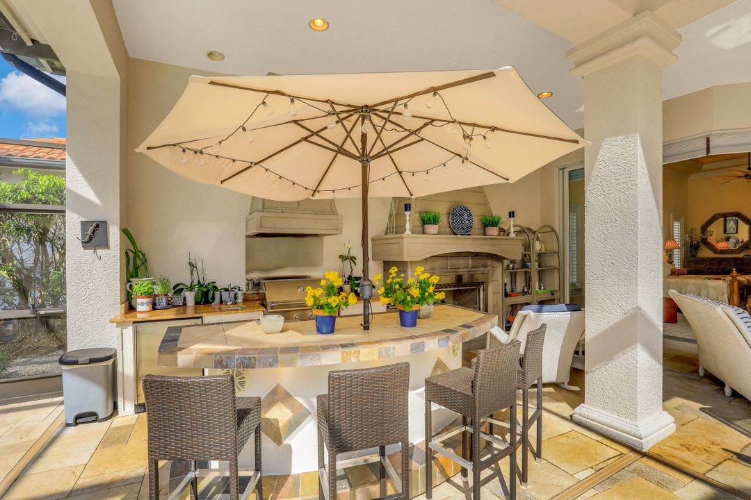 660 Riviera Dr, Naples, FL 34103