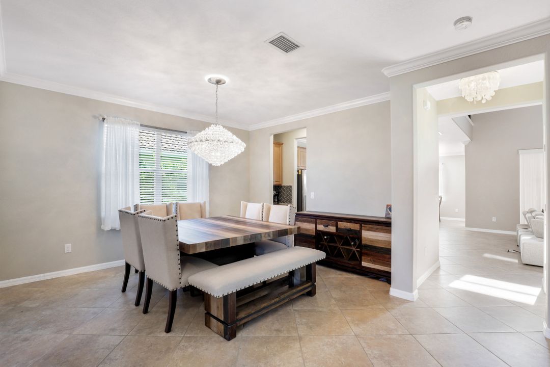 2262 Vermont Ln, Naples, FL 34120