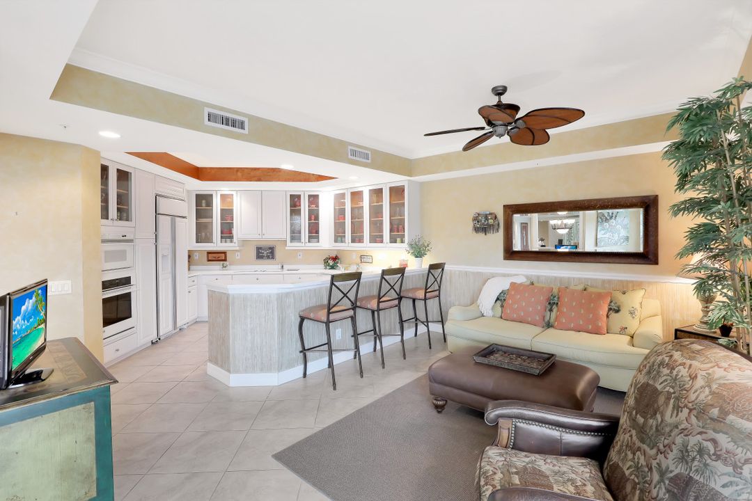 295 Grande Way #2, Naples, FL 34110