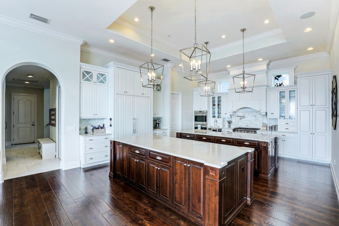 5930 Harborage Dr, Fort Myers, FL 33908