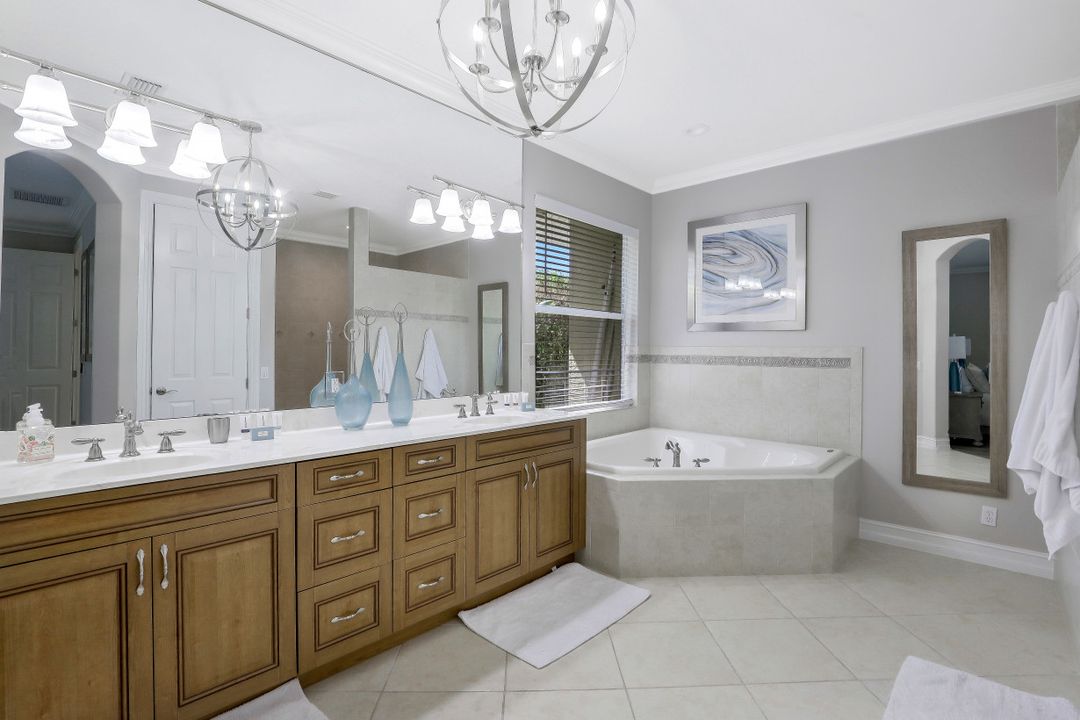 1722 Dogwood Dr, Marco Island, FL 34145