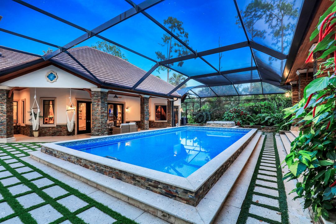 5610 Bur Oaks Ln, Naples, FL 34119