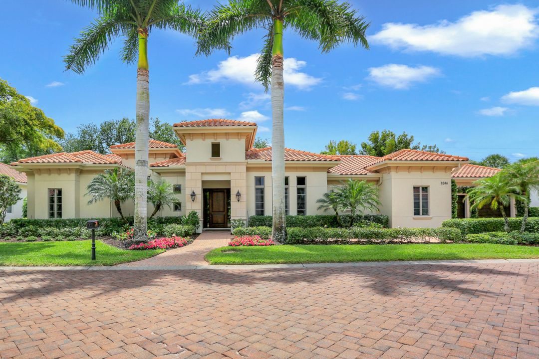 2086 Torino Way, Naples, FL 34105