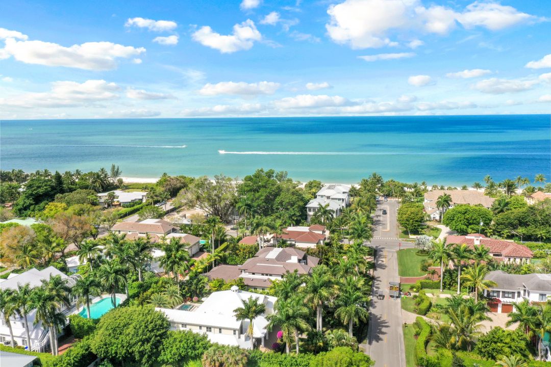 154 4th Ave N, Naples, FL 34102