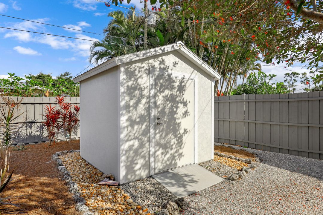 128 Coral Vine Dr, Naples, FL 34110