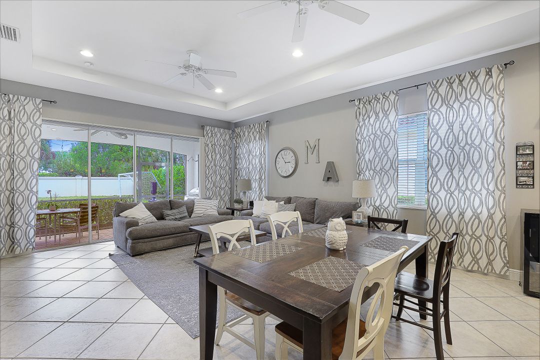 13484 Cambridge Ln, Naples, FL 34109