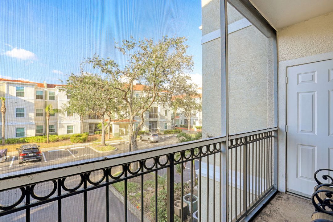 23600 Walden Center Dr #202, Estero, FL 34134