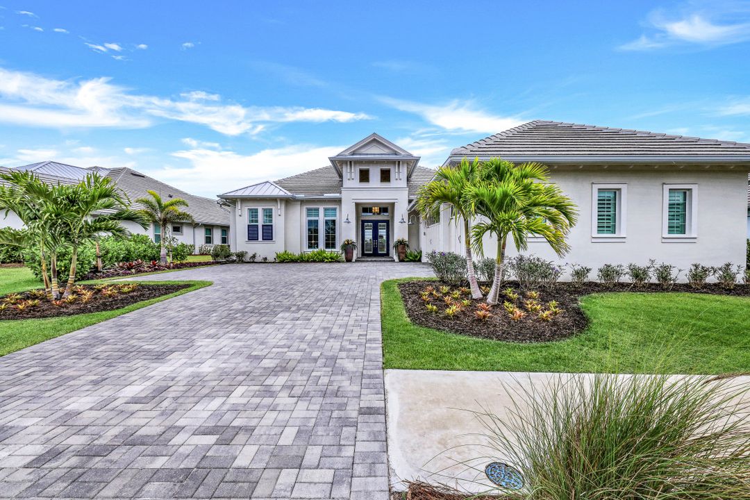 6231 Megans Bay Dr, Naples, FL 34112