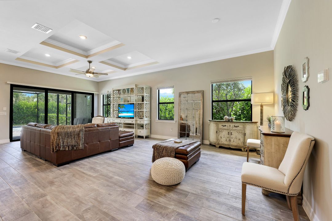 7273 Wilton Dr N, Naples, FL 34109