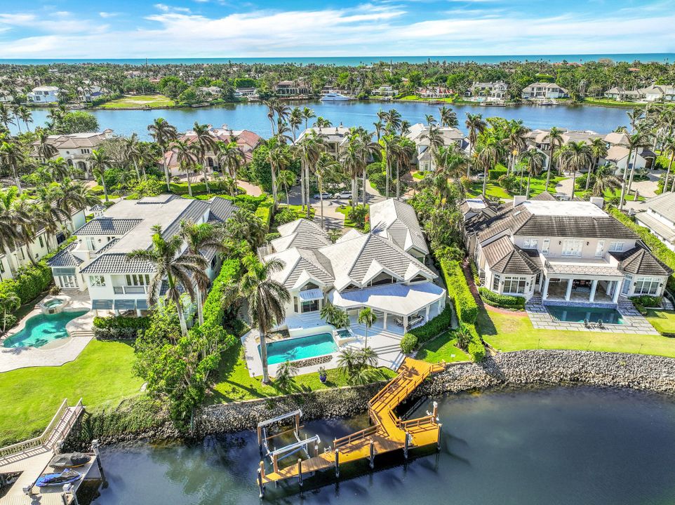 925 Spyglass Ln, Naples, FL 34102