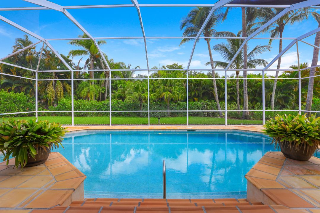 1905 Fairfax Cir, Naples, FL 34109