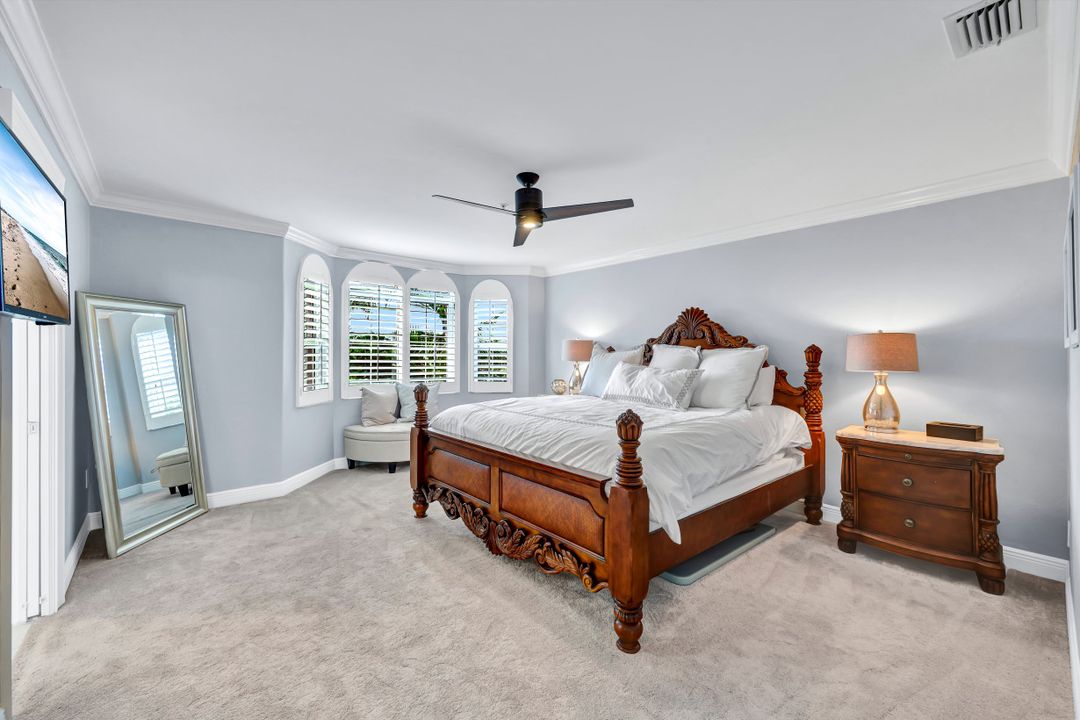 431 4th Ave S, Naples, FL 34102