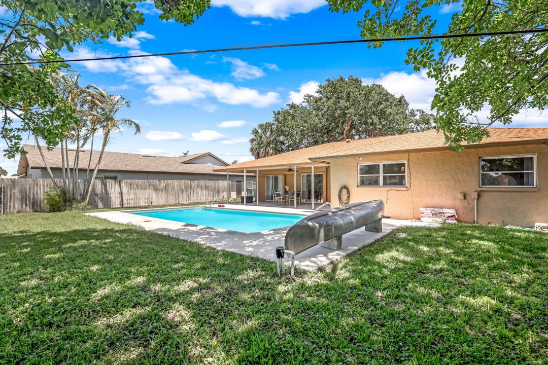 82 Johnnycake Dr, Naples, FL 34110