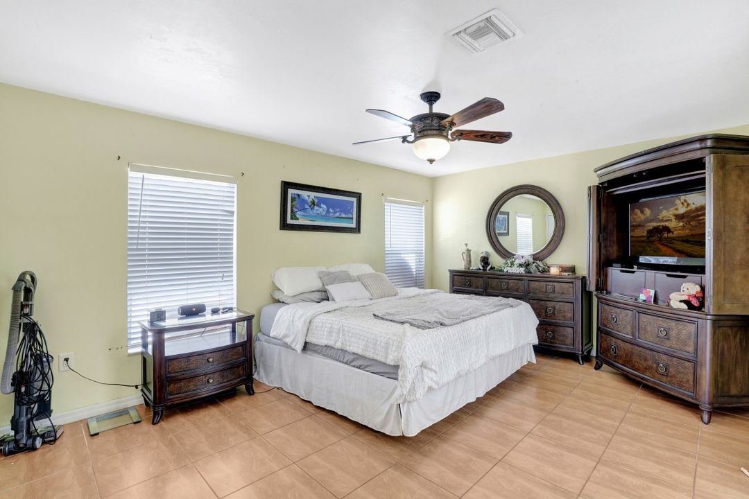 2854 NW 3rd Pl, Cape Coral, FL 33993